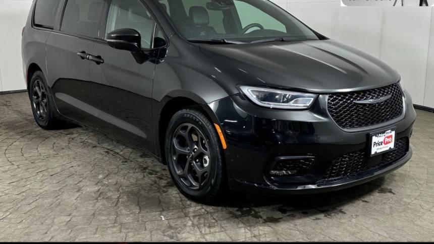 2022 Chrysler Pacifica Hybrid Touring L — Minivan — 54,402 mi — Maumee, OH