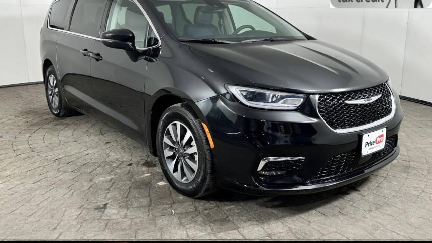 2023 Chrysler Pacifica Hybrid Touring L — Minivan — 37,517 mi — Maumee, OH