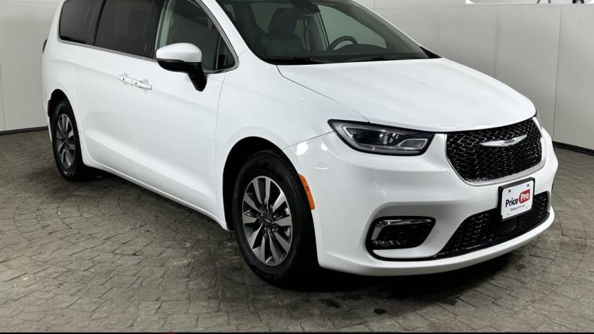 2023 Chrysler Pacifica Hybrid Touring L — Minivan — 57,948 mi — Maumee, OH