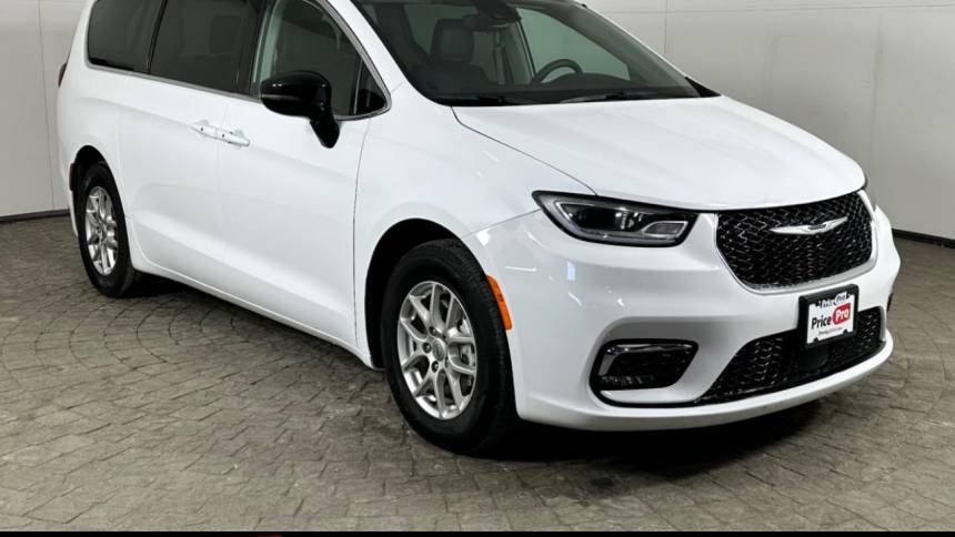 2024 Chrysler Pacifica Touring L — Minivan — 15,119 mi — Maumee, OH