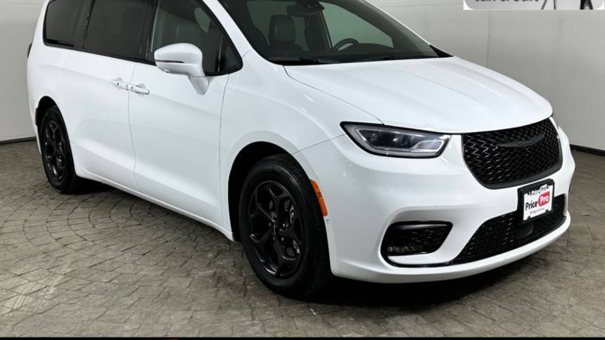 2022 Chrysler Pacifica Hybrid Touring L — Minivan — 56,347 mi — Maumee, OH