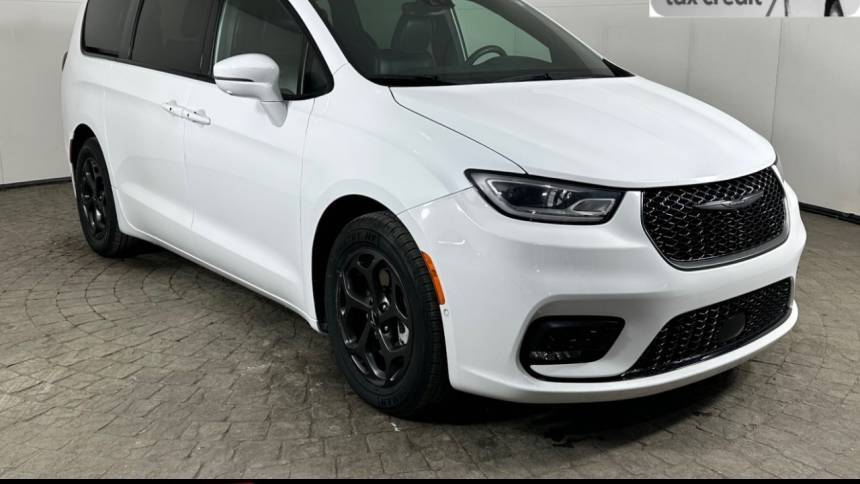 2022 Chrysler Pacifica Hybrid Touring L — Minivan — 70,325 mi — Maumee, OH