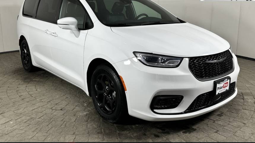 2022 Chrysler Pacifica Hybrid Touring L — Minivan — 52,436 mi — Maumee, OH