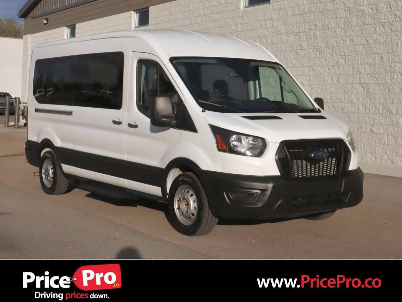 2024 Ford Transit Passenger Wagon T-350 XL — Passenger Van — 30 mi — Maumee, OH