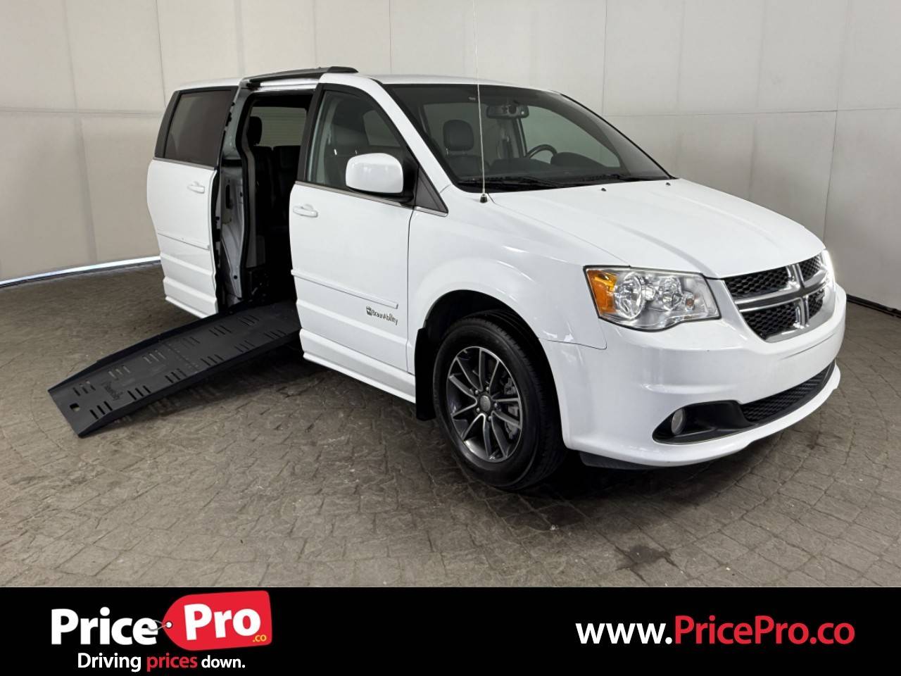 2017 Dodge Grand Caravan SXT — Minivan — 86,108 mi — Maumee, OH