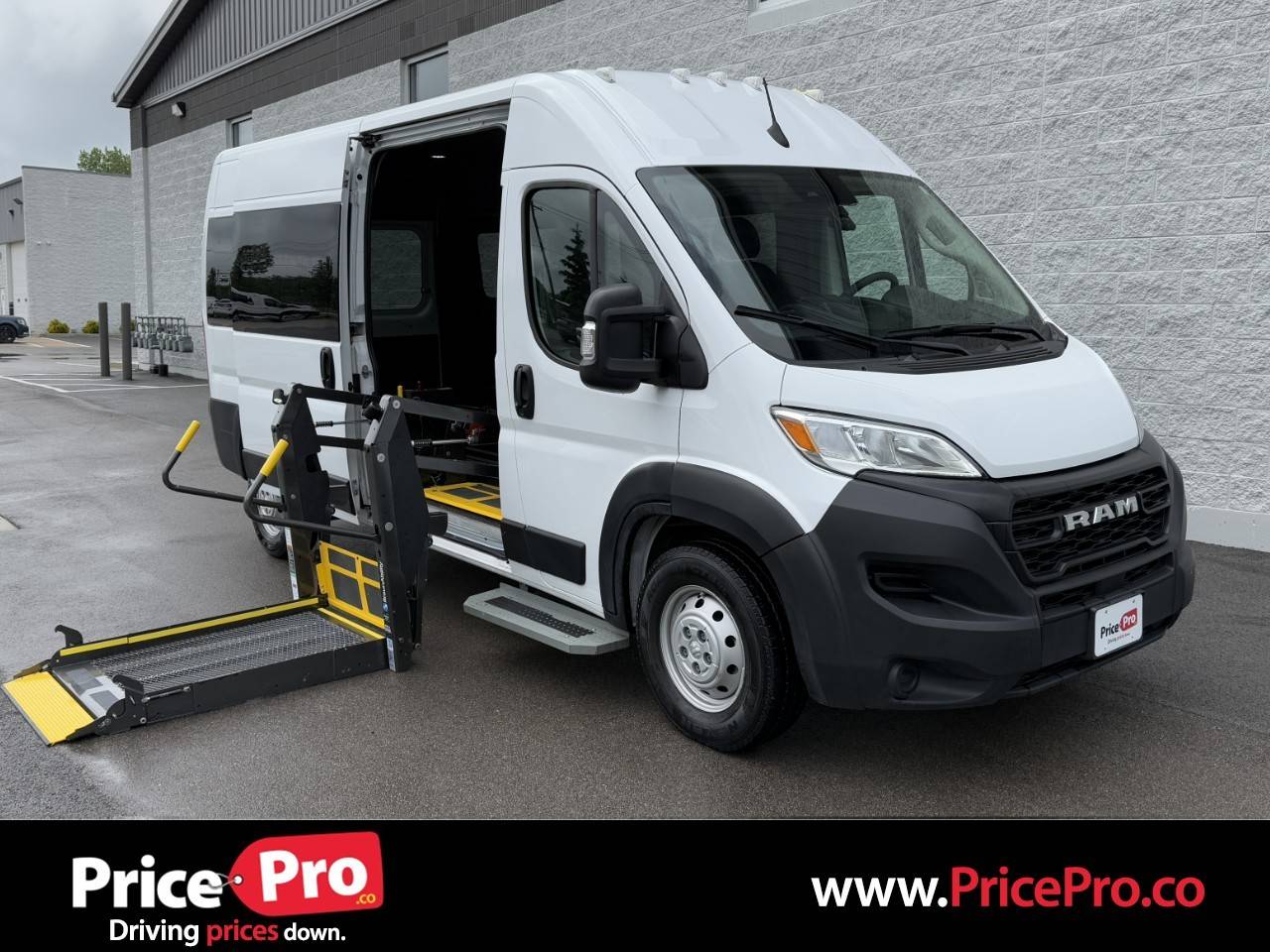 2023 Ram ProMaster Window Van 2500 — Passenger Van — 28,250 mi — Maumee, OH