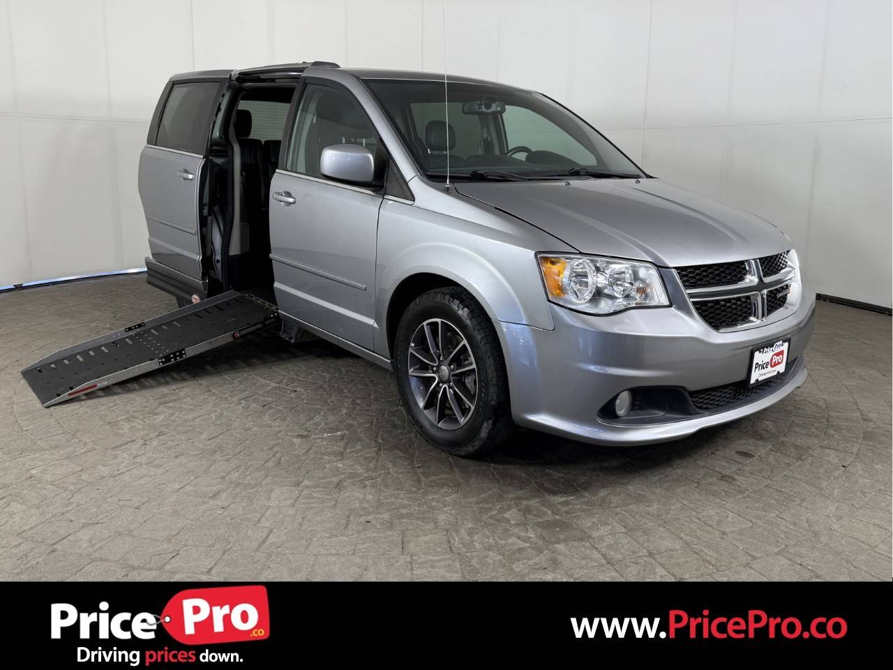 2017 Dodge Grand Caravan SXT — Minivan — 87,228 mi — Maumee, OH