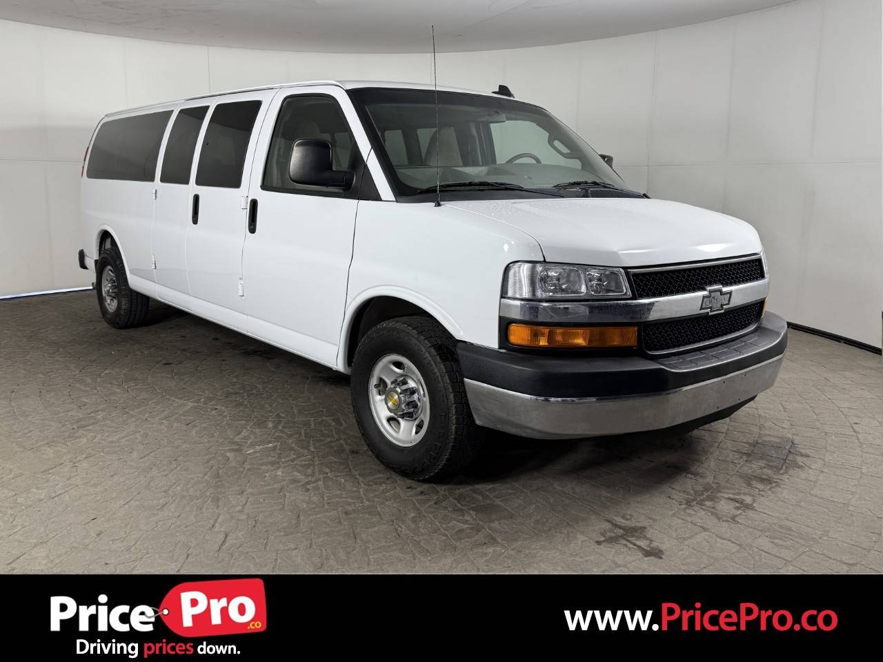 2016 Chevrolet Express Passenger LT — Passenger Van — 59,915 mi — Maumee, OH