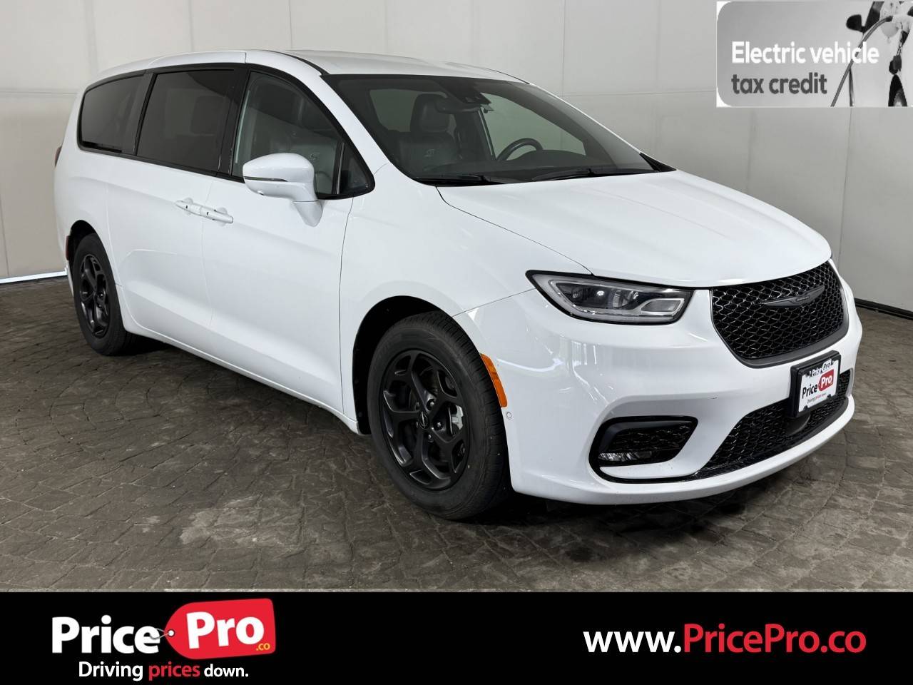 2022 Chrysler Pacifica Hybrid Touring L — Minivan — 61,760 mi — Maumee, OH