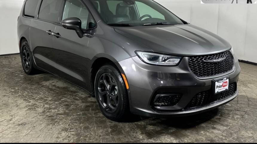 2022 Chrysler Pacifica Hybrid Touring L — Minivan — 66,435 mi — Maumee, OH