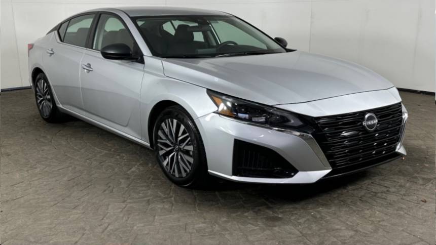 2024 Nissan Altima SV — Sedan — 9,855 mi — Maumee, OH
