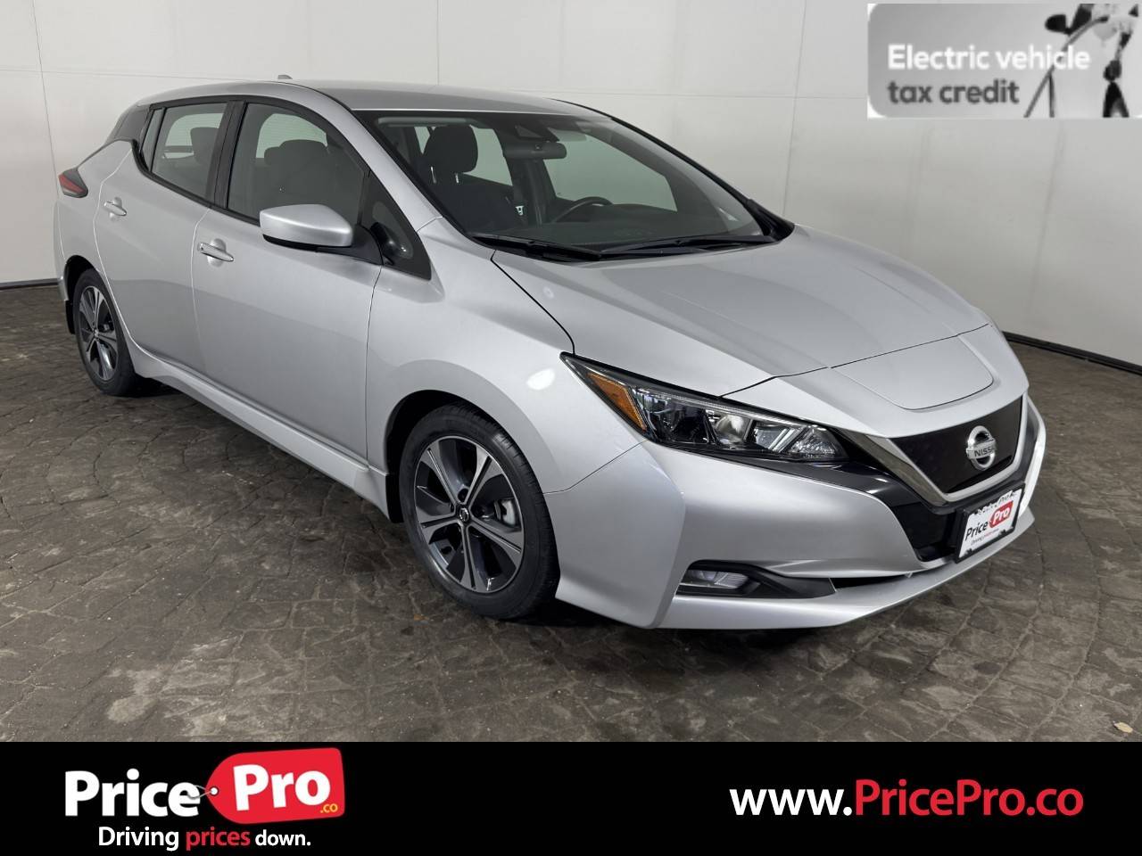 2022 Nissan LEAF SV — Hatchback — 11,480 mi — Maumee, OH