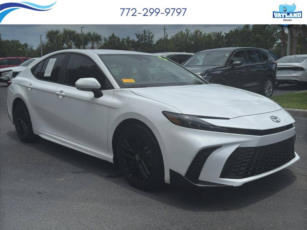 2025 Toyota Camry SE — Sedan — 14,978 mi — Vero Beach, FL
