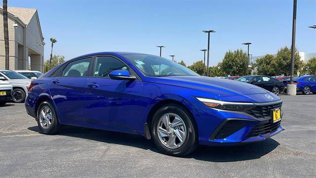 2025 Hyundai Elantra SE — Sedan — 4,252 mi — Corona, CA