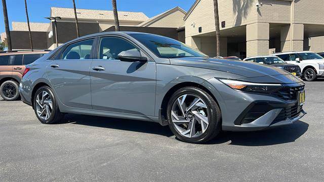 2025 Hyundai Elantra SEL Convenience — Sedan — 4,729 mi — Corona, CA