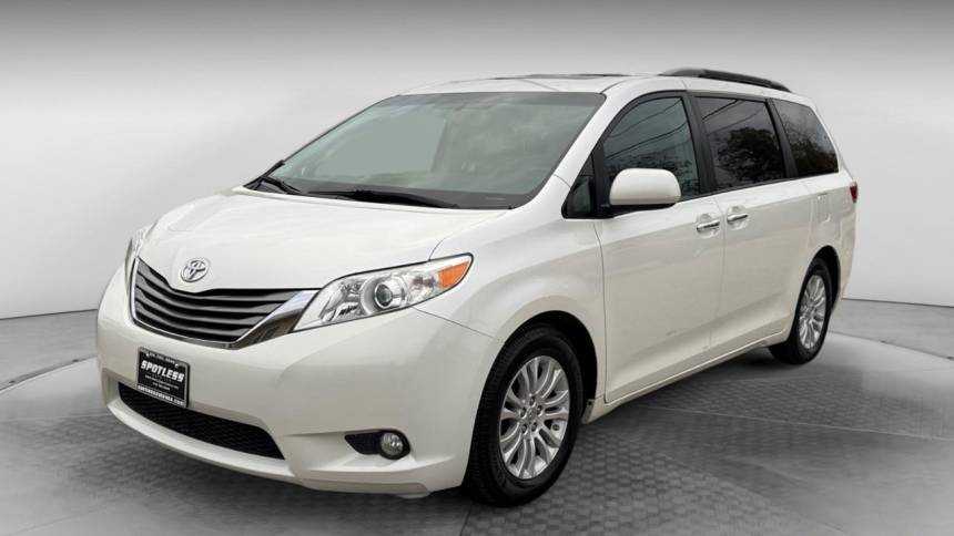 2015 Toyota Sienna XLE — Minivan — 220,579 mi — San Antonio, TX
