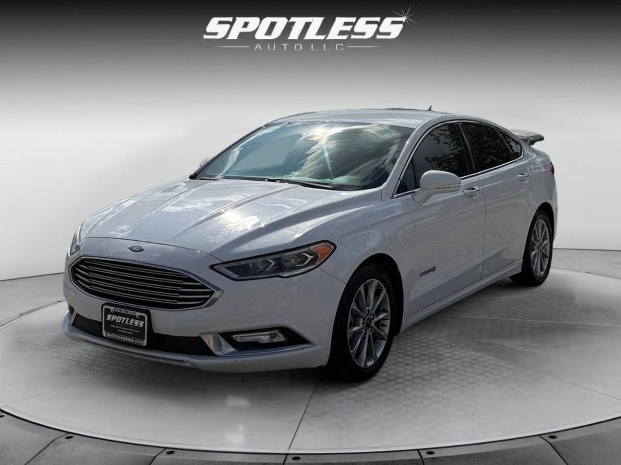 2017 Ford Fusion Hybrid SE — Sedan — 141,552 mi — San Antonio, TX