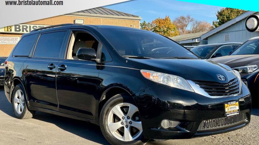 2014 Toyota Sienna LE — Minivan — 141,113 mi — Levittown, PA