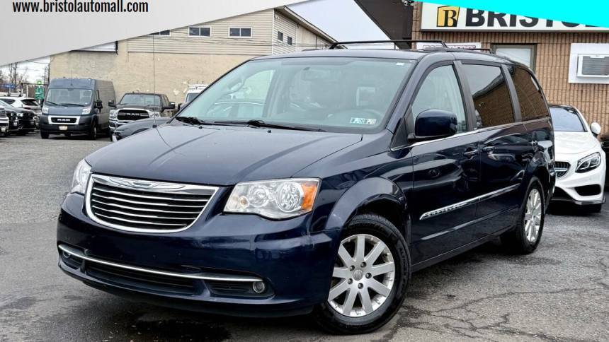 2014 Chrysler Town & Country Touring — Minivan — 140,382 mi — Levittown, PA