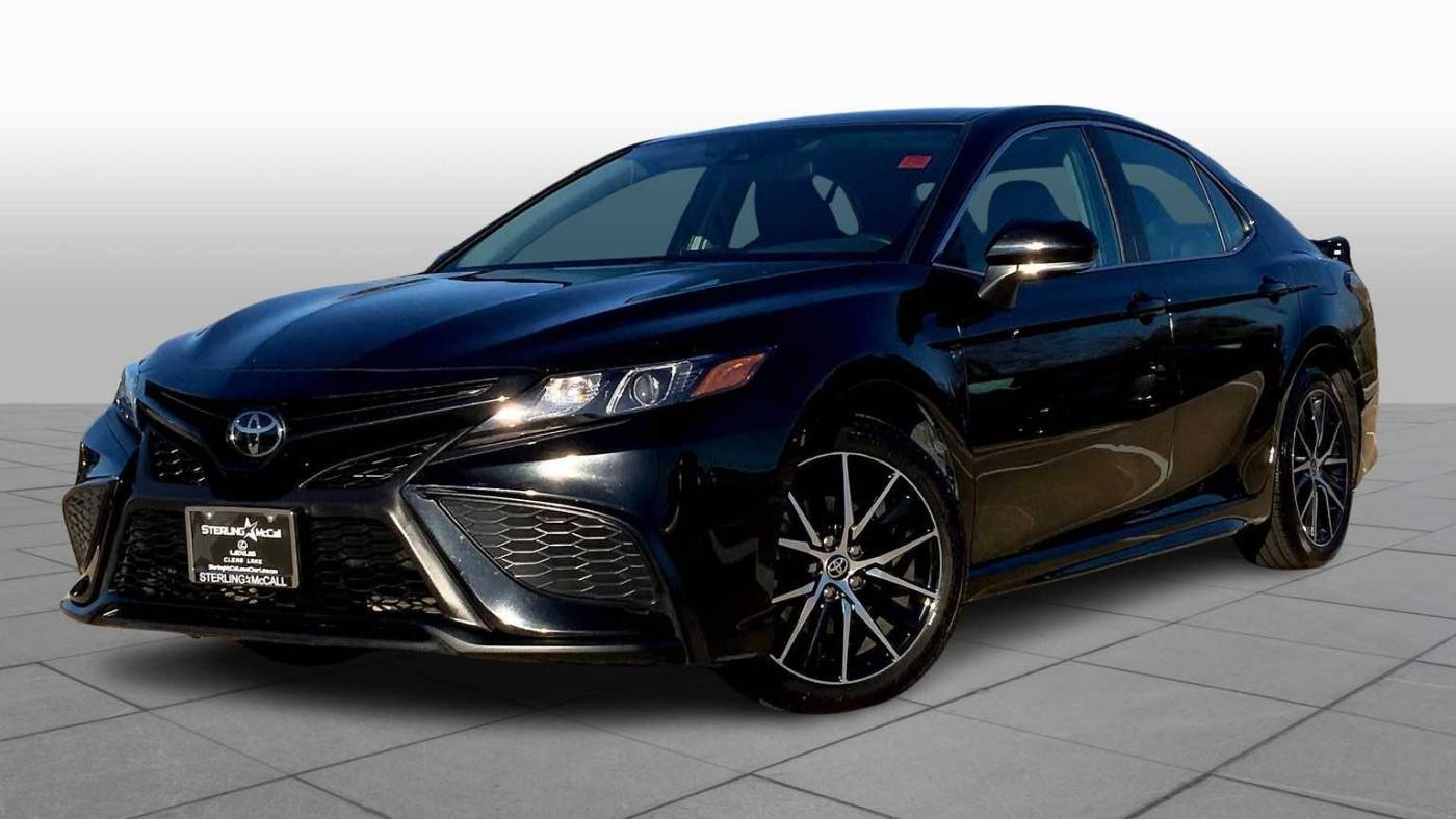2022 Toyota Camry SE — Sedan — 56,155 mi — Friendswood, TX