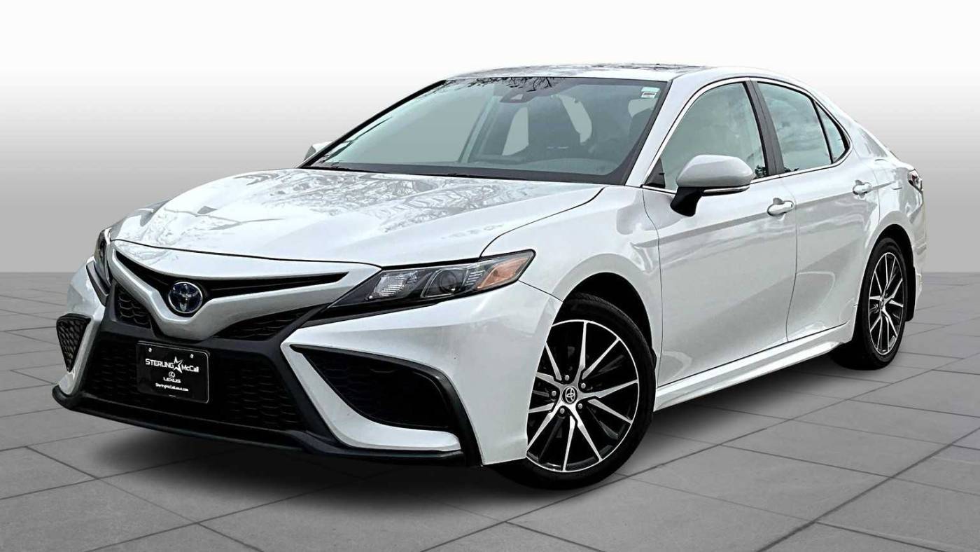 2024 Toyota Camry Hybrid SE — Sedan — 30,220 mi — Houston, TX