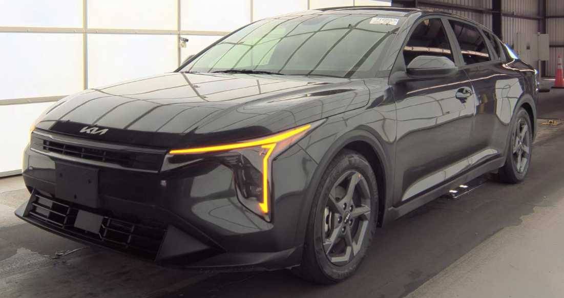 2025 Kia K4 LXS — Sedan — 10,028 mi — Lubbock, TX