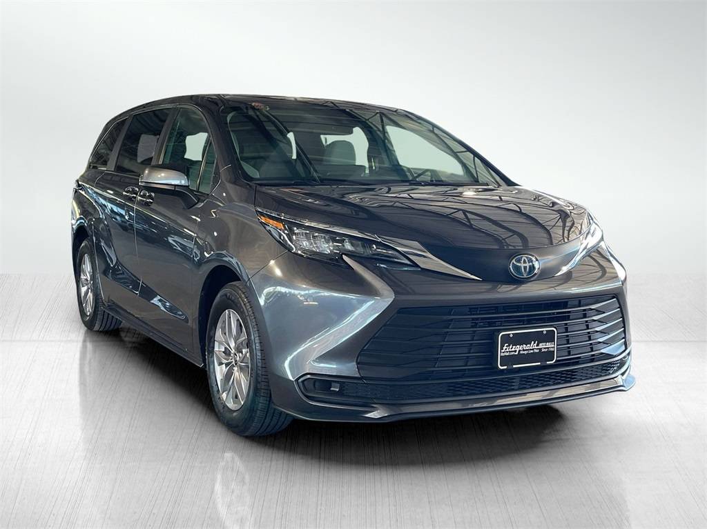 2025 Toyota Sienna LE — Minivan — 16,879 mi — Gaithersburg, MD