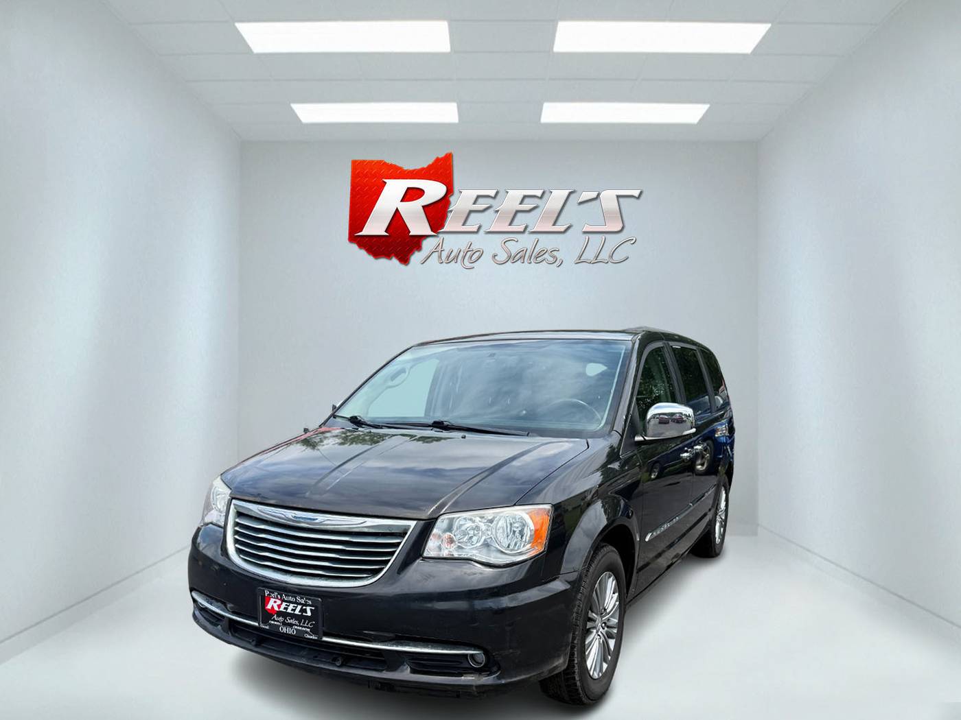2014 Chrysler Town & Country Touring-L — Minivan — 106,253 mi — Orwell, OH