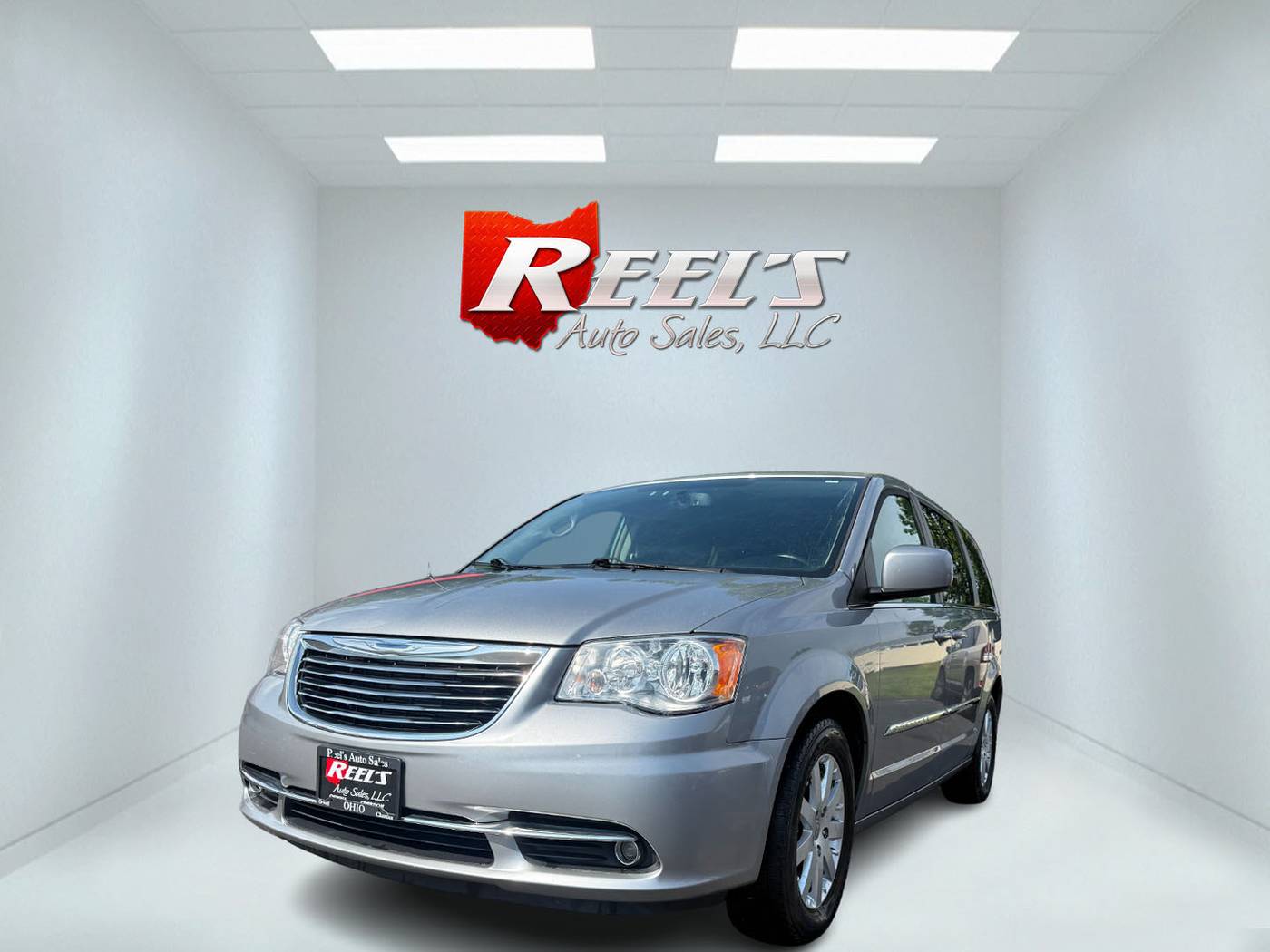 2015 Chrysler Town & Country Touring — Minivan — 101,342 mi — Orwell, OH