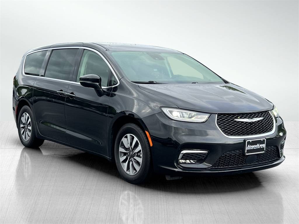 2022 Chrysler Pacifica Hybrid Touring L — Minivan — 59,315 mi — Frederick, MD
