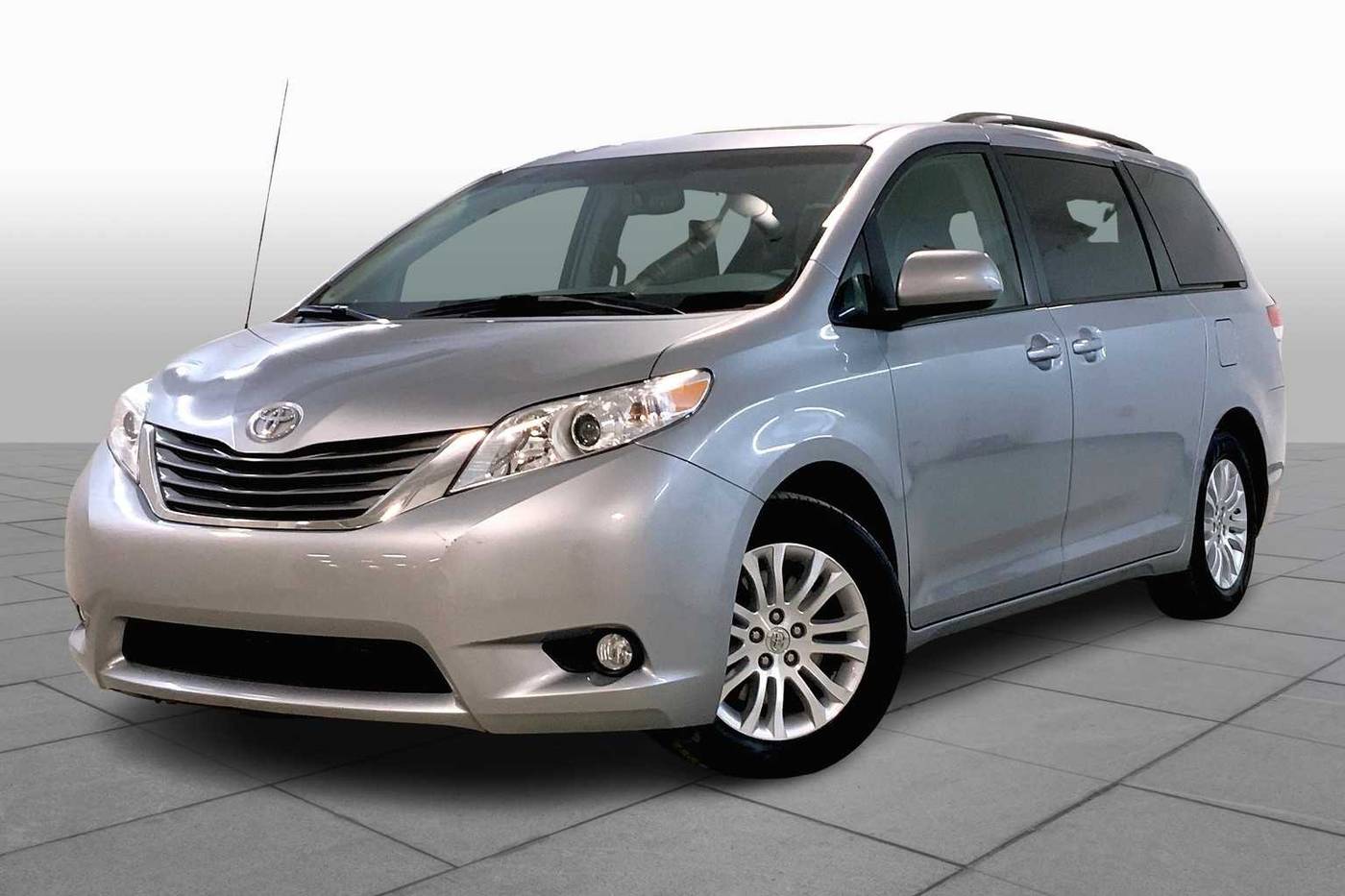 2014 Toyota Sienna XLE — Minivan — 108,097 mi — Merriam, KS