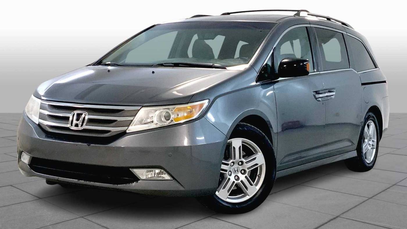2011 Honda Odyssey Touring — Minivan — 174,618 mi — Merriam, KS
