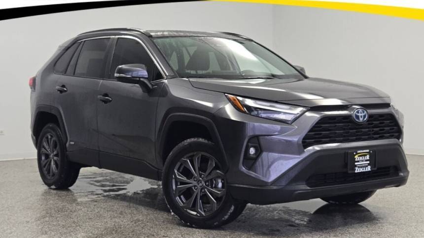 2022 Toyota RAV4 Hybrid XLE Premium — SUV — 7,143 mi — Lincolnwood, IL