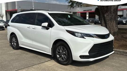 2025 Toyota Sienna LE — Minivan — 4,102 mi — Hammond, LA