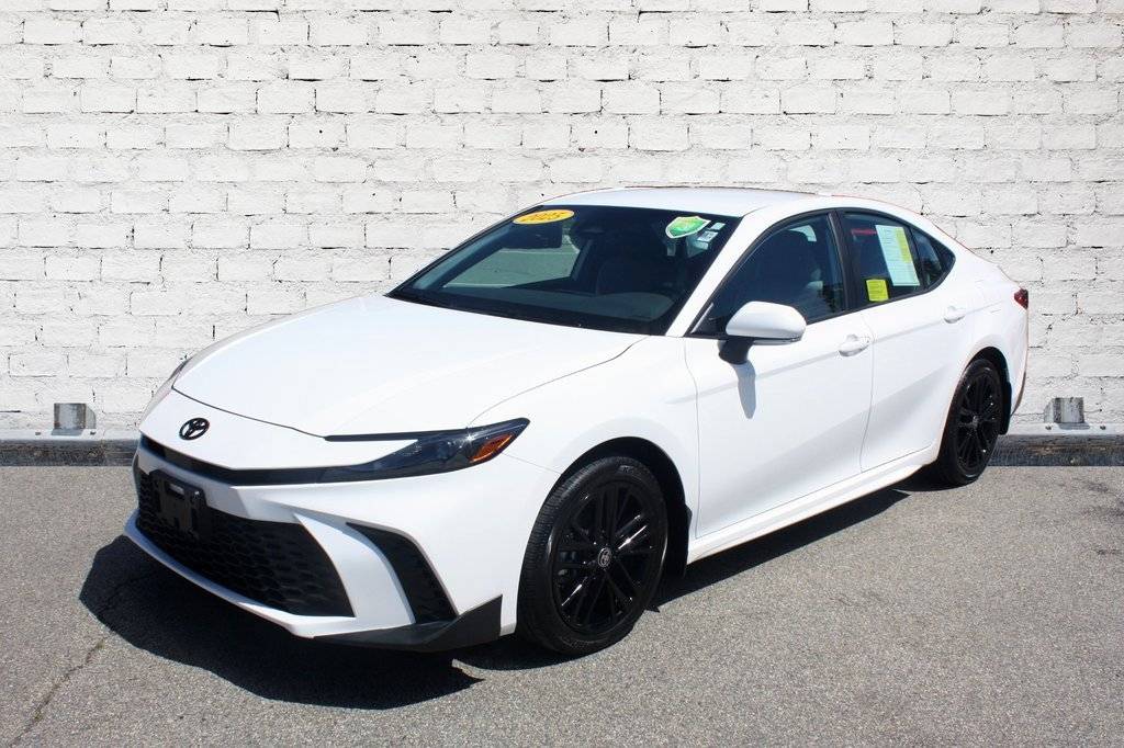 2025 Toyota Camry Hybrid SE — Sedan — 3,242 mi — Greenfield, MA