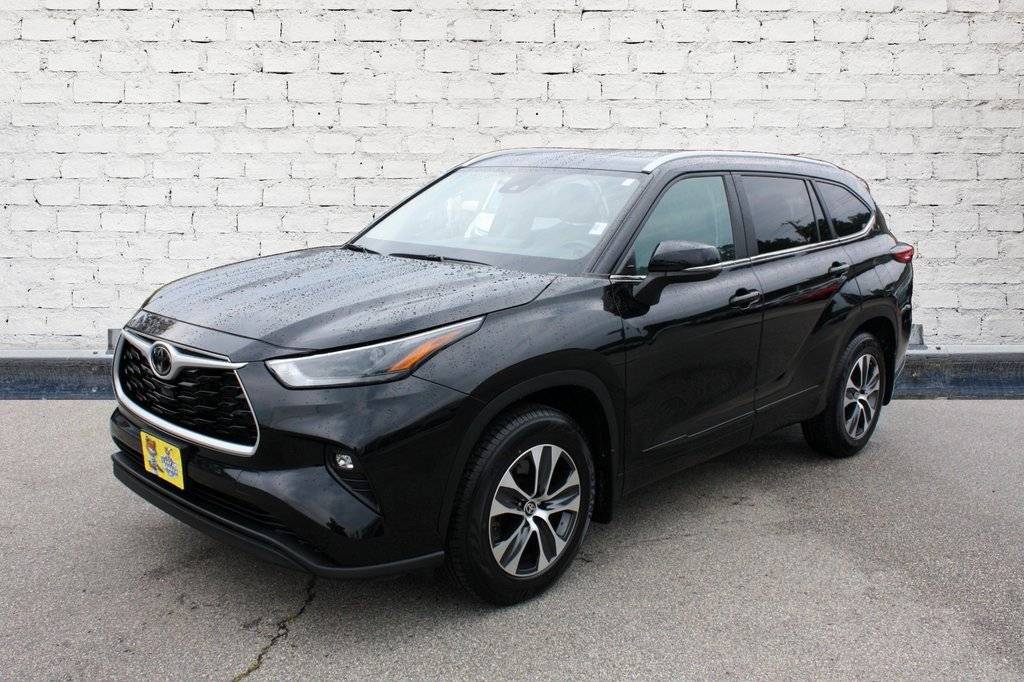 2023 Toyota Highlander XLE — SUV — 33,122 mi — Greenfield, MA