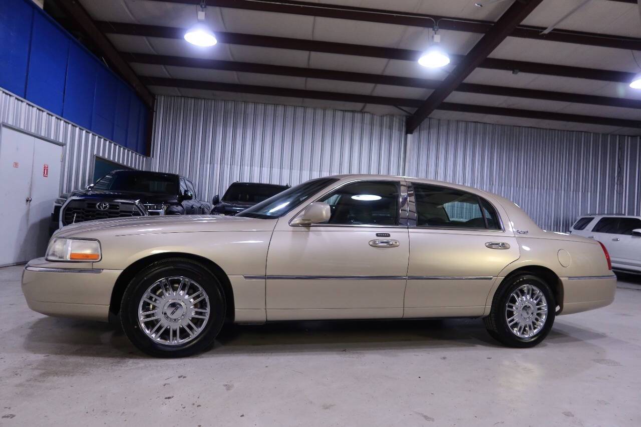 2010 Lincoln Town Car Signature Limited — Sedan — 50,239 mi — Houston, TX