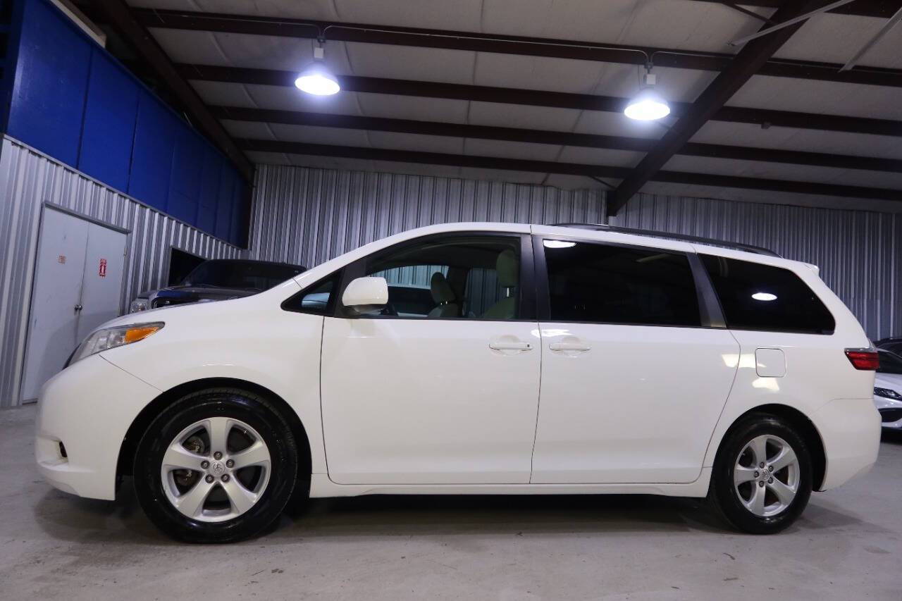 2015 Toyota Sienna LE — Minivan — 96,130 mi — Houston, TX
