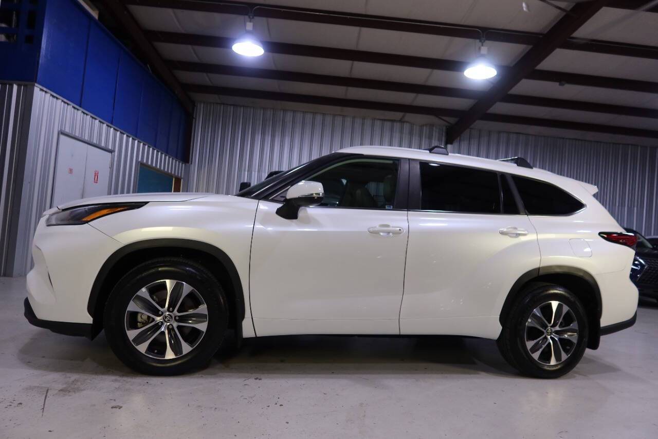 2023 Toyota Highlander XLE — SUV — 31,407 mi — Houston, TX