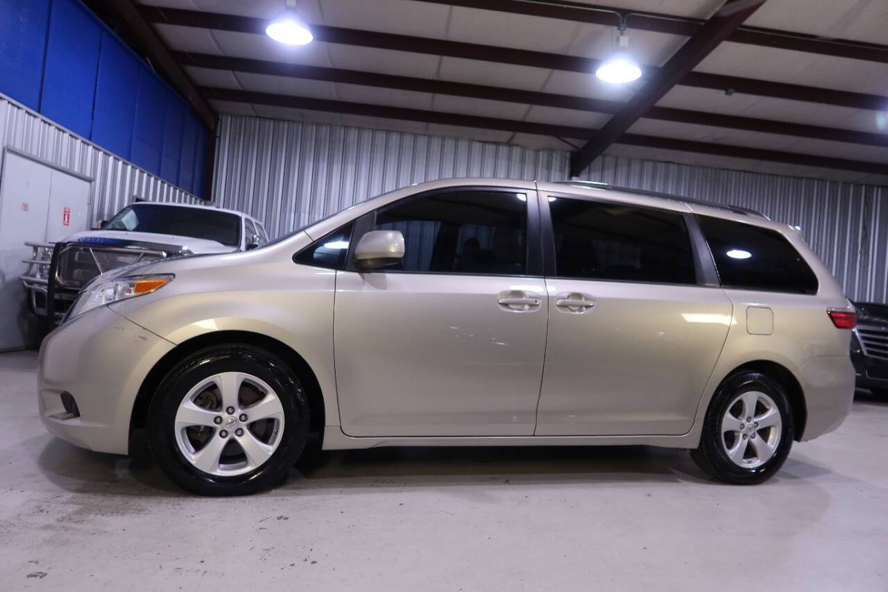 2017 Toyota Sienna LE — Minivan — 84,998 mi — Houston, TX