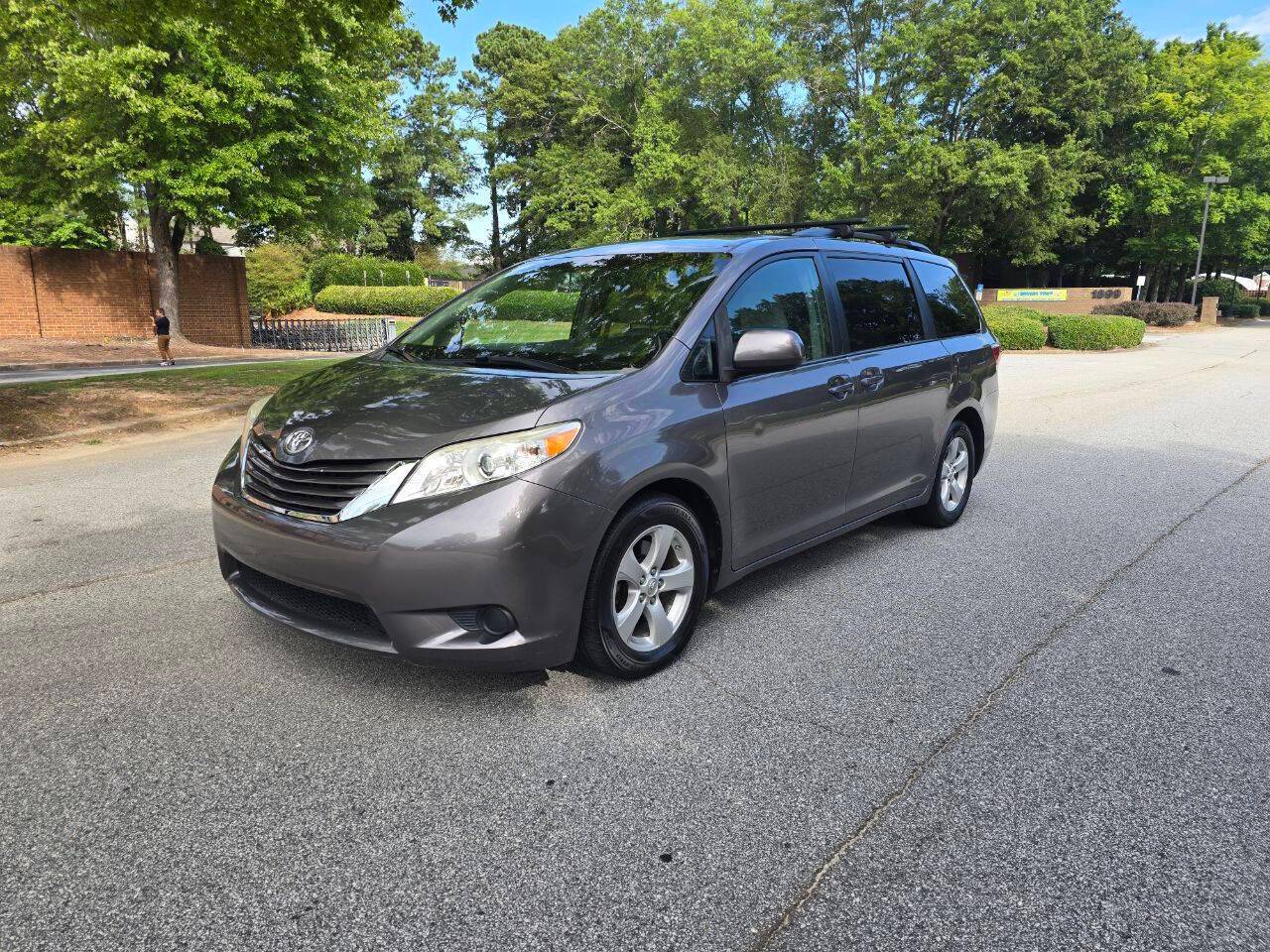 2015 Toyota Sienna LE — Minivan — 148,010 mi — Stone Mountain, GA