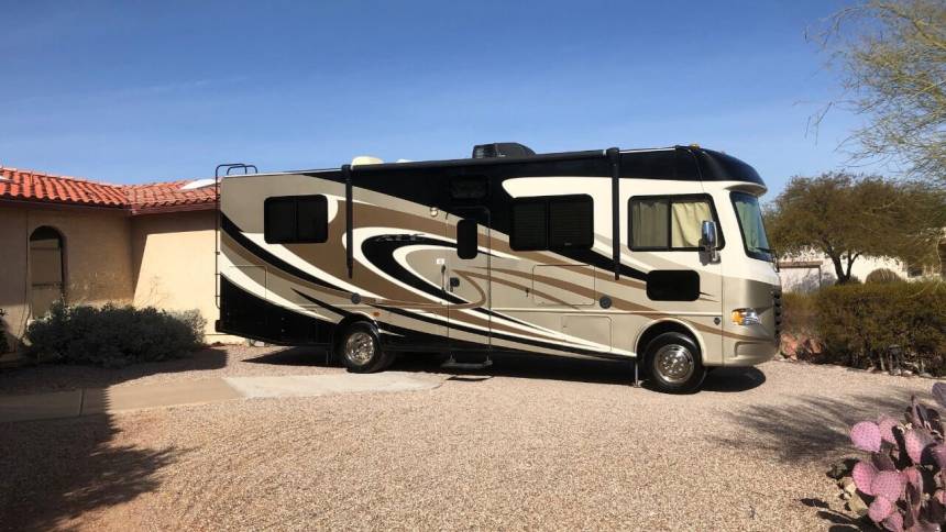 Used Ford Super Duty F-53 Motorhome for Sale (with Photos) | U.S. News ...