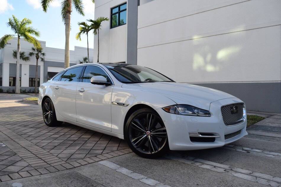 2019 Jaguar XJ Collection