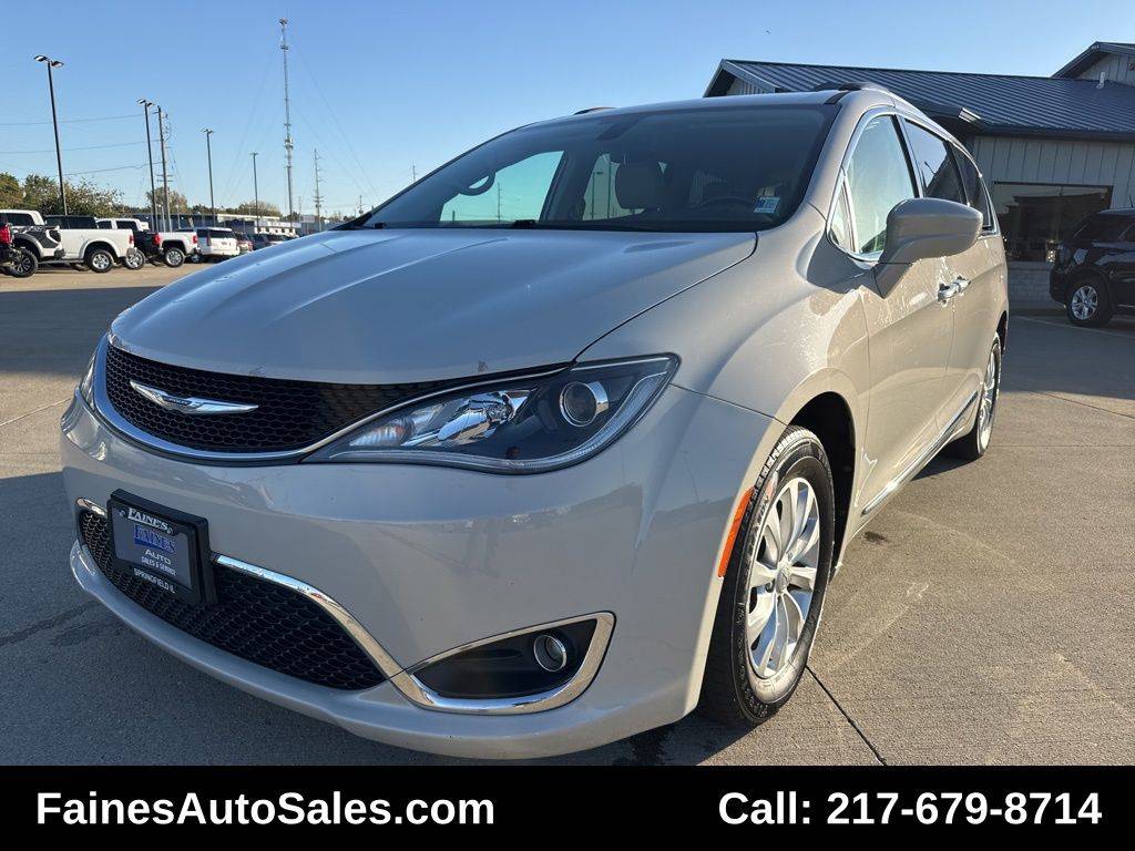 2017 Chrysler Pacifica Touring L — Minivan — 146,620 mi — Springfield, IL