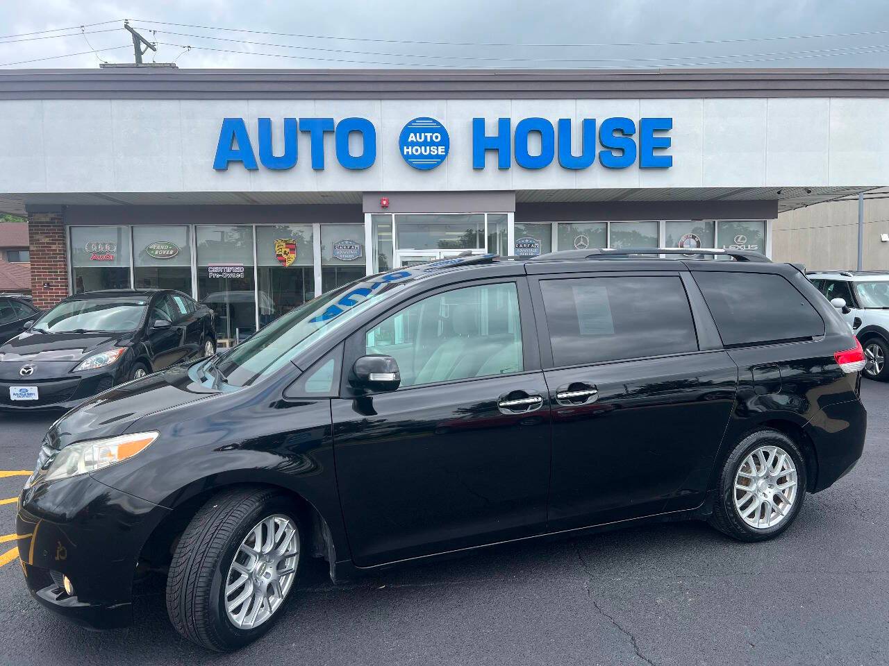2013 Toyota Sienna Limited — Minivan — 123,599 mi — Downers Grove, IL