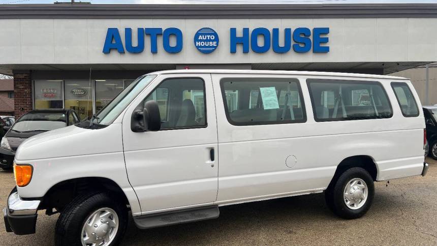 2005 Ford Econoline Wagon E-350 Super Duty XLT — Passenger Van — 67,151 mi — Downers Grove, IL