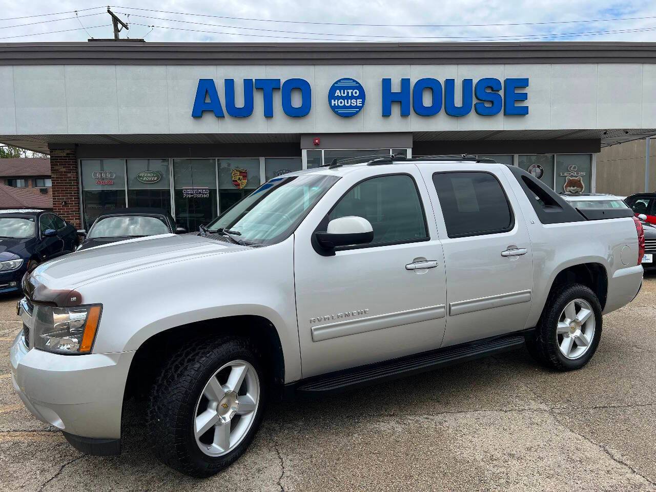 2011 Chevrolet Avalanche LT — Pickup Truck — 116,860 mi — Downers Grove, IL