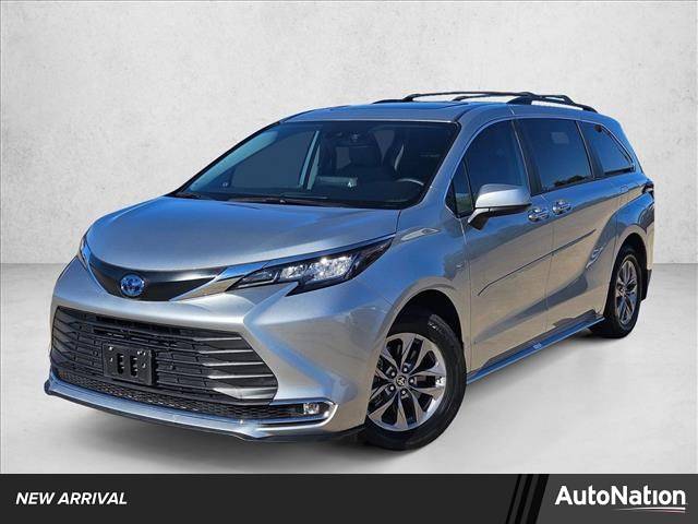 2023 Toyota Sienna XLE — Minivan — 17,256 mi — Frisco, TX