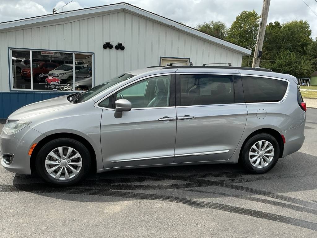 2017 Chrysler Pacifica Touring L — Minivan — 192,703 mi — Terre Haute, IN