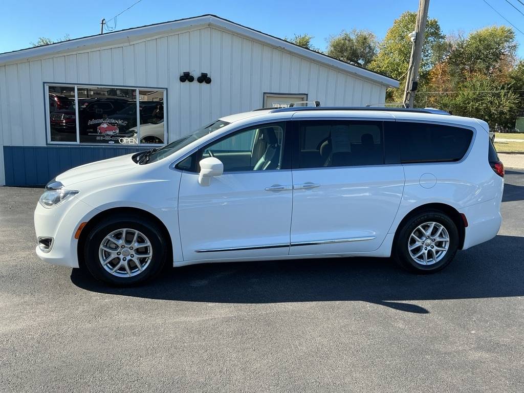 2020 Chrysler Pacifica Touring L — Minivan — 104,163 mi — Terre Haute, IN